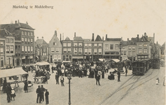 1606 Marktdag te Middelburg. Gezicht op de Markt te Middelburg, met de tram, in de richting van de Langeviele en de ...