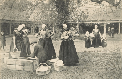 1632 Botermarkt, Middelburg. Vrouwen en een jongen met hun handel op de Botermarkt te Middelburg
