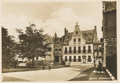 1769 Balans. Middelburg. Gezicht op de Balans met Sint Jorisdoelen te Middelburg met in het midden in het plantsoen een ...