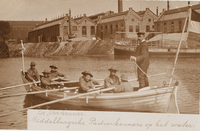 1785 De Verkenner. Middelburgsche Padverkenners op het water. Zeeverkenners in een roeiboot op het kanaal door ...