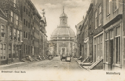 1797 Breestraat - Oost Kerk Middelburg. Gezicht op de Breestraat te Middelburg met links de pakhuizen van de VOC en op ...