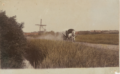 1805 Middelburg, Breeweg. Gezicht op een rijtuig op de Breeweg bij Middelburg, op de achtergrond de Seismolen en ...