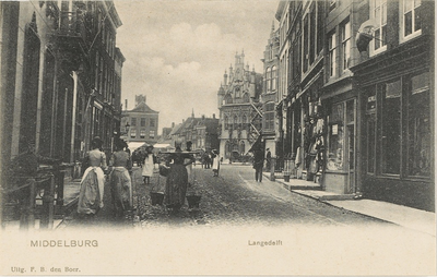 1844 Middelburg Langedelft. Gezicht in de Lange Delft te Middelburg en de Markt met het stadhuis, links een vrouw met juk