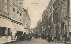 1856 Middelburg Langedelft. Gezicht vanaf de zijde van de Grote Markt op het begin van de Lange Delft te Middelburg, ...