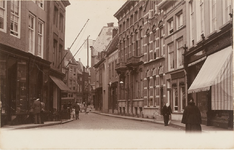 1866 Gezicht op de Lange Delft te Middelburg met rechts de Nieuwstraat