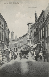 1876 Lange Delft, Middelburg. Gezicht op de Lange Delft te Middelburg met rijtuig met koetsier, op de achtergrond het ...
