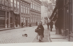 1908 Gezicht in de Lange Delft te Middelburg met links café-restaurant De Zon