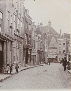 1910 Gezicht op de Korte Gortstraat te Middelburg, vanaf de Grote Markt in de richting van de Lange Gortstraat