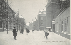1939 Sneeuwgezicht, Middelburg - Hofplein. Gezicht op het besneeuwde Hofplein te Middelburg in de richting van de ...