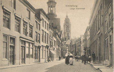 2039 Middelburg. Lange Noordstraat. Gezicht in de Lange Noordstraat te Middelburg met links de Rooms-katholieke kerk en ...