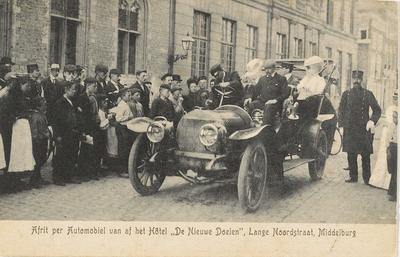 2061 Afrit per Automobiel van af het Hôtel De Nieuwe Doelen , Lange Noordstraat, Middelburg. Mevrouw Pierpont Morgan en ...