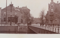 2124 Gezicht in de Stationsstraat met de brug en de hoeken met de Kousteensedijk te Middelburg
