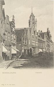 2153 Middelburg Vlasmarkt. Gezicht op de Vlasmarkt te Middelburg met op de achtergrond de stadhuistoren, de straat ...