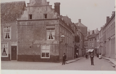 2173 Gezicht op de hoek van de Balans met de Wagenaarstraat te Middelburg