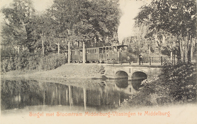 2194 Singel met Stoomtram Middelburg-Vlissingen te Middelburg. De stoomtram Middelburg-Vlissingen op de brug over de ...