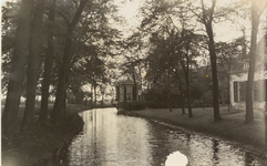 2363 De theekoepel bij het huis De Griffioen aan de Domburgse watergang bij de Langevielesingel te Middelburg