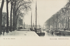 2403 Kinderdijk. Middelburg. Gezicht op de Rouaansekaai (links) en de Kinderdijk te Middelburg, met afgemeerde schepen