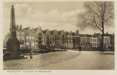 2413 Middelburg. Kinderdijk met Gedenknaald. Gezicht op Kinderdijk, de Spijkerbrug en de gedenknaald van het graven van ...