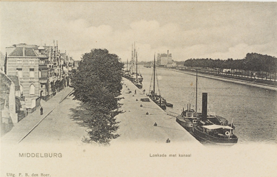 2416 Middelburg Loskade met kanaal. Gezicht op de Loskade te Middelburg met afgemeerde schepen in het Kanaal door Walcheren