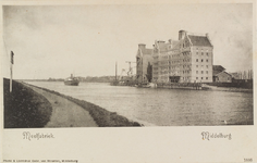 2432 Meelfabriek. Middelburg. Gezicht op de meelfabriek van de firma weduwe J.H.C. Kakebeeke Gz. en het Kanaal door ...