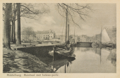 2441 Middelburg. Maisbaai met bateau-porte. Gezicht op de Maisbaai te Middelburg (links) met bateau-porte (schipbrug) ...