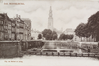2454 Dok. Middelburg. Gezicht op het Dok te Middelburg met links de Dwarskaai en rechts de Dam Noordzijde, op de ...