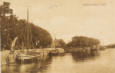 2479 Middelburg, Punt. Gezicht op de Punt te Middelburg met afgemeerde schepen