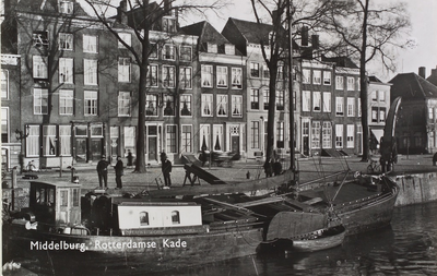2538 Middelburg. Rotterdamse Kade. De klipper Nieuwe Zorg van P. Bos uit Andel afgemeerd aan de Rotterdamsekaai te Middelburg