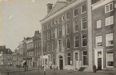 2547 Gezicht op een deel van de Rotterdamsekaai te Middelburg met het Oost-Indisch Huis (Entrepot)