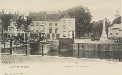2599 Middelburg Spijkerbrug en Gedenknaald. Gezicht op de Rouaansekaai te Middelburg met het Zeeuwsch Koffiehuis, ...