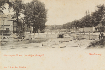 2609 Heerengracht en Penninghoeksingel. Middelburg. Gezicht op de Penninghoeksingel (links) en de brug naar de ...