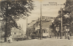 2648 Middelburg Langeviele-Binnenbrug met tram. Gezicht op de Langevielebinnensingel te Middelburg met de tram en links ...