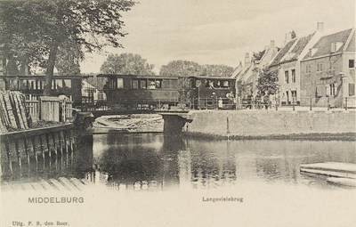 2649 Middelburg Langevielebrug. Gezicht op de tram op de Langevielbinnenbrug te Middelburg met rechts de hoek van de ...