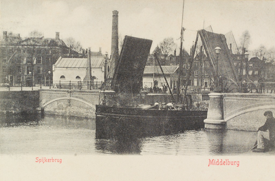 2664 Spijkerbrug Middelburg. Gezicht op de openstaande Spijkerbrug te Middelburg met de gedenknaald van de haven 1817 ...