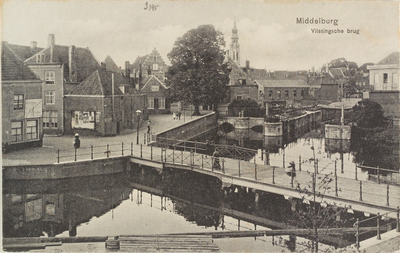2673 Middelburg Vlissingsche brug. Gezicht op de Vlissingsebrug, Vlissingsestraat en de Stadsschuur met sluis te ...