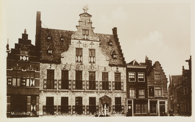 2805 Middelburg. Balans. Societeit St. Joris, gebouwd 1582. Gezicht op de Balans te Middelburg met de Sint Jorisdoelen ...