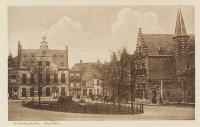 2841 Middelburg. Balans. Gezicht op de Balans te Middelburg met het plantsoen en fontein, de Sint Jorisdoelen, een deel ...