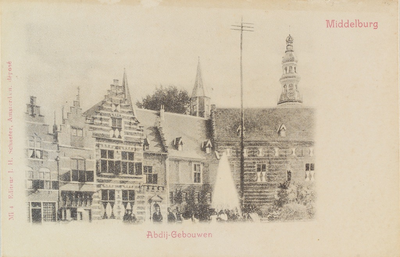 2868 Abdij-Gebouwen Middelburg. Gezicht op de Balans te Middelburg met fontein, een deel van de Abdij en poserende personen