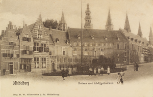 2875 Middelburg Balans met Abdijgebouwen. Gezicht op de Balans te Middelburg met een deel van de Abdij en poserende ...