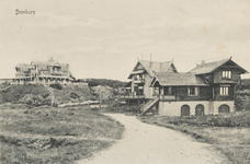 300 Domburg. Gezicht op het Badpaviljoen en villa's te Domburg