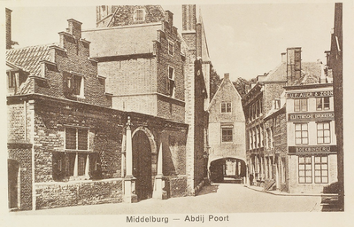 3049 Middelburg - Abdij Poort. Gezicht op een deel van de Abdij met de Abdijpoort te Middelburg vanaf het Koorkerkhof ...