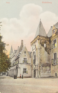 3143 Abdy Middelburg. Gezicht op het Abdijplein te Middelburg met de Provinciale Griffie, de Witte Toren, de Muntpoort ...