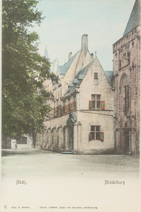 3144 Abdij. Middelburg. Gezicht op het Abdijplein te Middelburg met de Provinciale Griffie, de Witte Toren en de Muntpoort
