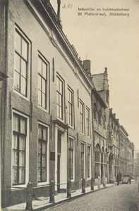 3436 Industrie- en huishoudschool St Pieterstraat, Middelburg. Gezicht op de Industrie-en huishoudschool aan de Korte ...