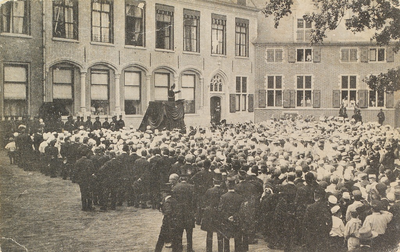 3553 Herinnering Koninklijk bezoek Middelburg - September 1907. . Bijeenkomst op het Abdijplein te Middelburg ter ...