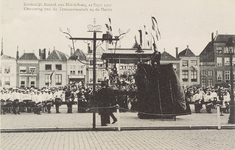 3558 Koninklijk Bezoek aan Middelburg, 12 Sept. 1907 Uitvoering van de Trommelmarsch op de Markt. Uitvoering van de ...