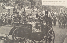 3560 Kon. Bezoek aan Middelburg, 12 Sept. 1907 Vertrek van 't Vorstelijk Paar van 't station. Koningin Wilhelmina en ...