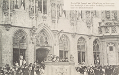 3565 Koninklijk Bezoek aan Middelburg, 12 Sept. 1907 Het Vorstelijk Paar op het Stadhuis, luisterende naar de ...