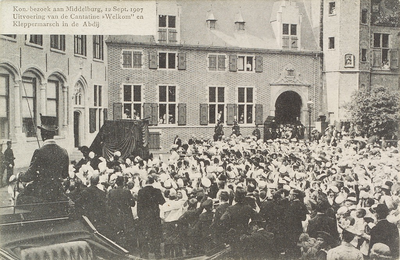 3591 Kon. bezoek aan Middelburg, 12 Sept. 1907 Uitvoering van de Cantatine Welkom en Kleppermarsch in de Abdij. ...
