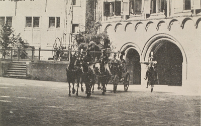 3593 Herinnering Koninklijk Bezoek Middelburg - September 1907. Aankomst per rijtuig van koningin Wilhelmina en prins ...